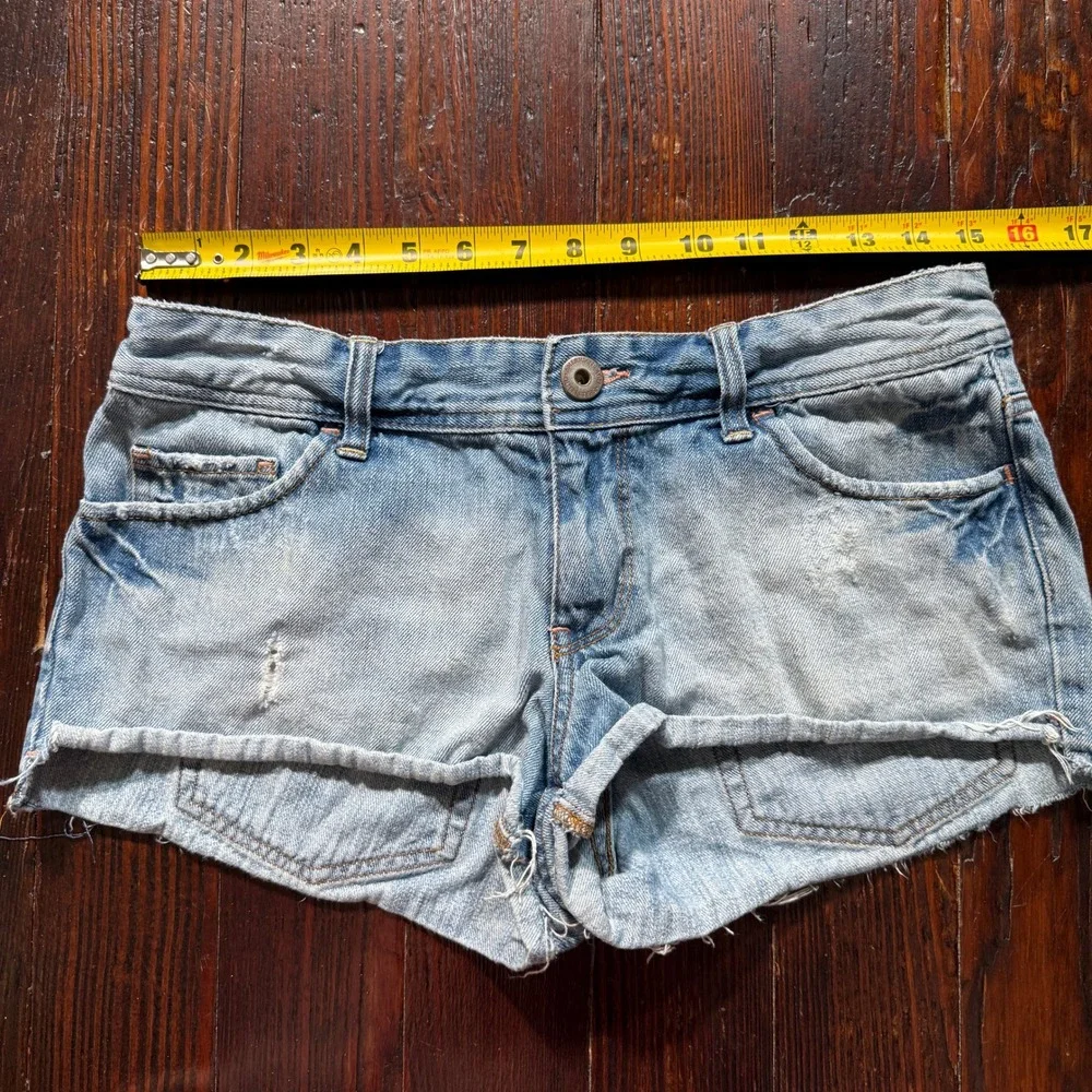 American Eagle Denim Shorts Women 6 Light Blue Distressed Raw Hem Low Rise 2647